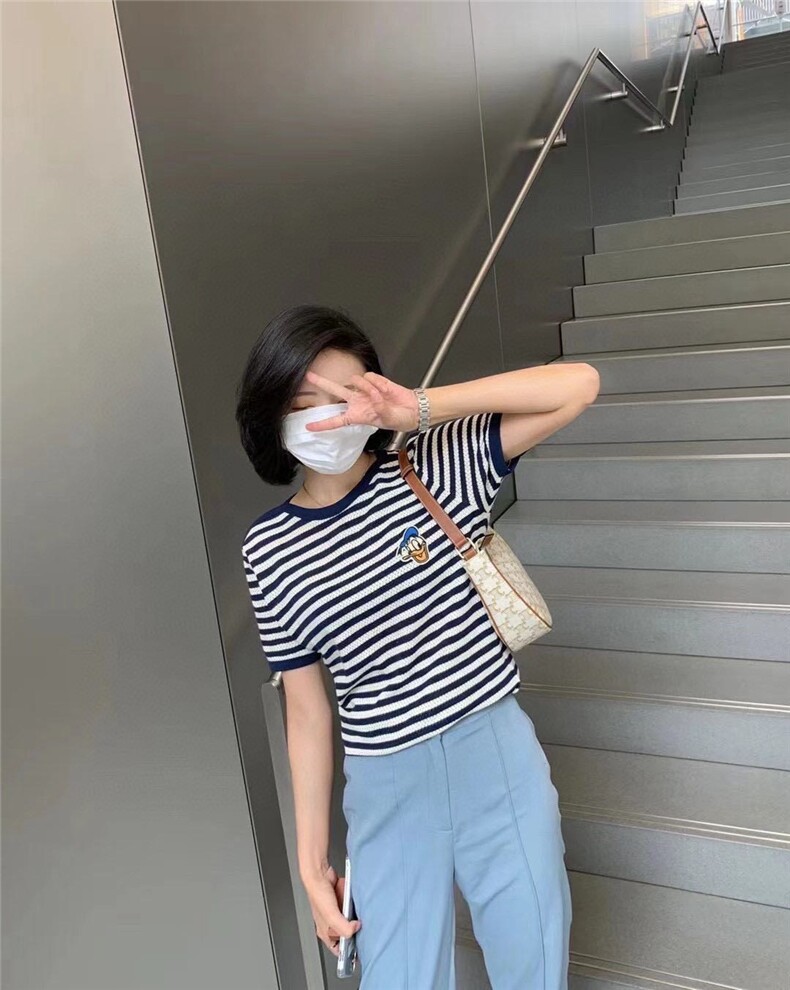 2025夏季新款减龄上衣卡通刺绣蓝白条纹T恤,女装T恤,沐策羊绒