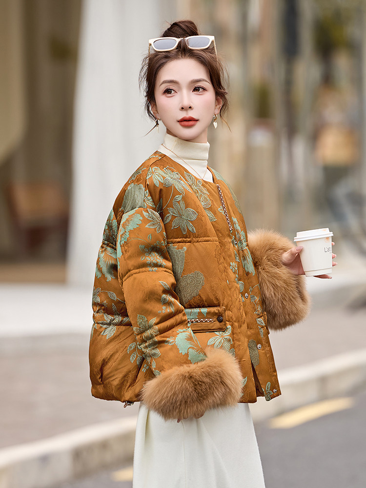 现货人丝轻奢2025年冬季羽绒气质新中式真狐狸毛羽绒新款,女装羽绒服,艾仟回(原伊仟回)