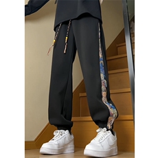 黑色