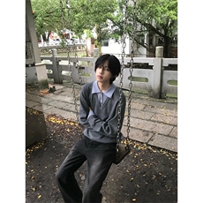 灰色