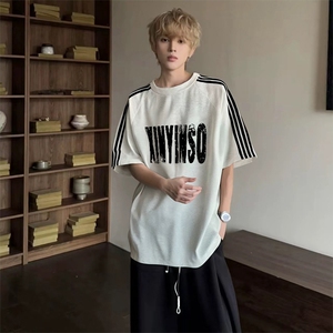 抖音得物品质二开240克宽松纯棉美式潮牌印花三条杠中性风短袖T恤图片