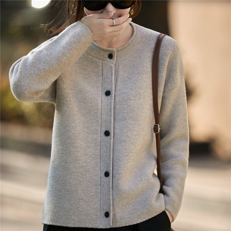 2025年秋季宽松型通勤套头时尚百搭通勤简约休闲圆领羊毛衫，女装羊毛衫，片语羊绒