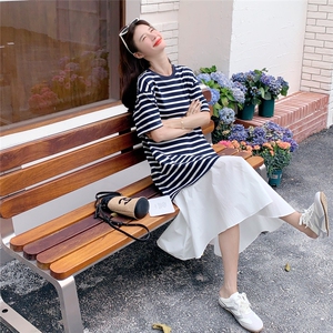 韩系松弛感黑白条纹拼接t恤连衣裙女夏2025新款休闲减龄连身长裙图片