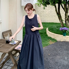 设计感薄纱拼接深蓝色无袖连衣裙女2025夏季轻熟风气质淡人背心裙，女装连衣裙，纯色衣恋