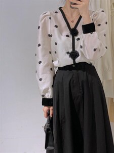 韩系刺绣V领衬衫,女装衬衫,驿谷