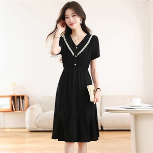 高级感黑色V领短袖连衣裙女夏季2026新款气质显瘦小黑裙a字裙子，女装连衣裙，艾米