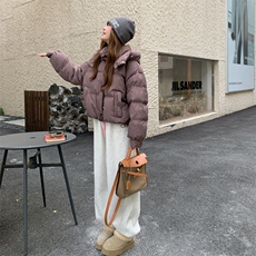 现货小个子连帽短款羽绒服女冬季新款白鸭绒洋气保暖外套面包服，女装羽绒服，网红馆