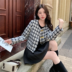 韩系小香风黑色格纹毛呢外套女2025新款气质减龄流行爆款修身大衣，女装毛呢外套，2C210