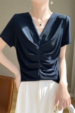 夏季新款V领真丝缎面褶皱纯色短袖t恤女薄款气质显瘦半袖打底上衣，女装T恤，昭美羊绒
