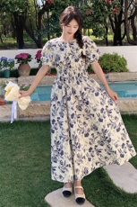 法式收腰碎花连衣裙女夏2024新款赫本风气质高腰轻熟风洋气爆款，女装连衣裙，灵力轩
