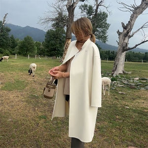 2025年夏季常规纯色中长款长袖一粒扣时尚百搭圆领唐装简约大方，女装双面呢大衣，蒙绒特