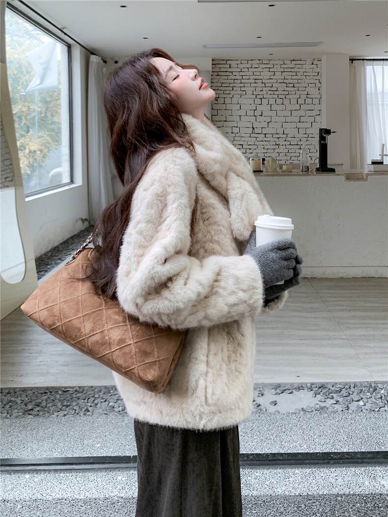 现货主推新款软糯仿獭兔毛加厚保暖配围巾环保皮毛一体p195-k298,女装羊羔毛/颗粒绒,丝露怡语