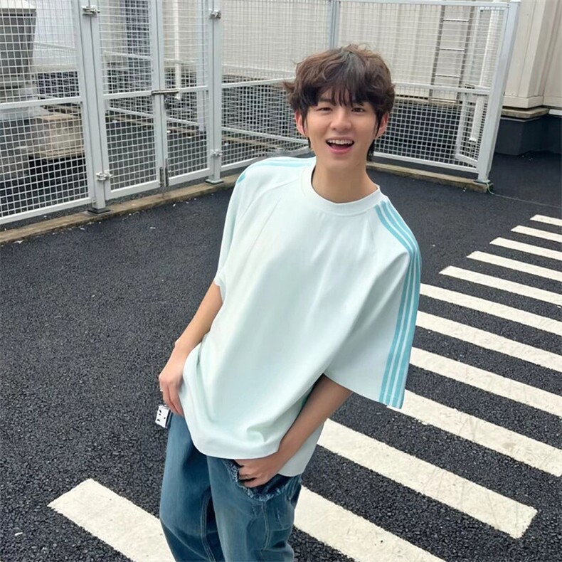 抖音得物品质二开240克宽松纯棉美式潮牌印花三条杠中性风短袖T恤,男装T恤,电商A486-1