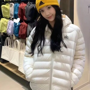 拓路者轻薄羽绒服女秋冬时尚连帽短款显瘦白鸭绒修身休闲保暖外套图片