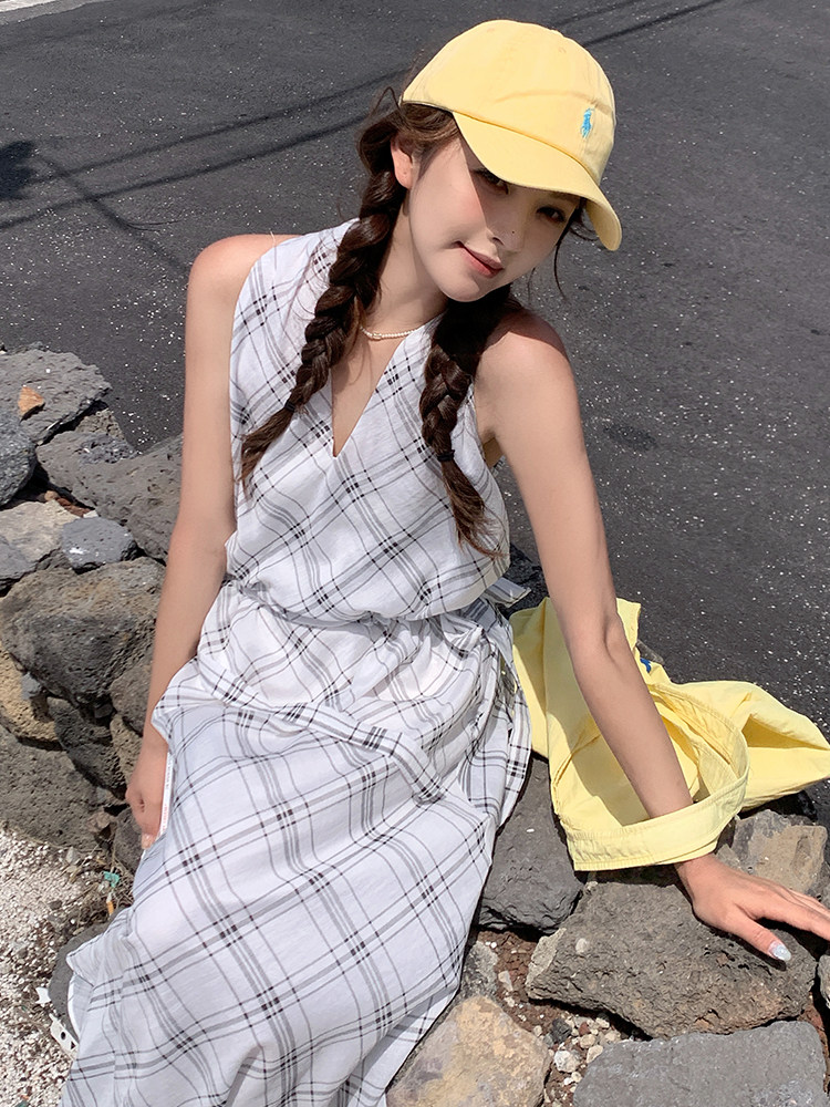 氛围感无袖挂脖格纹连衣裙女2025夏季新款韩系度假风收腰显瘦长裙,女装连衣裙,浙宝305