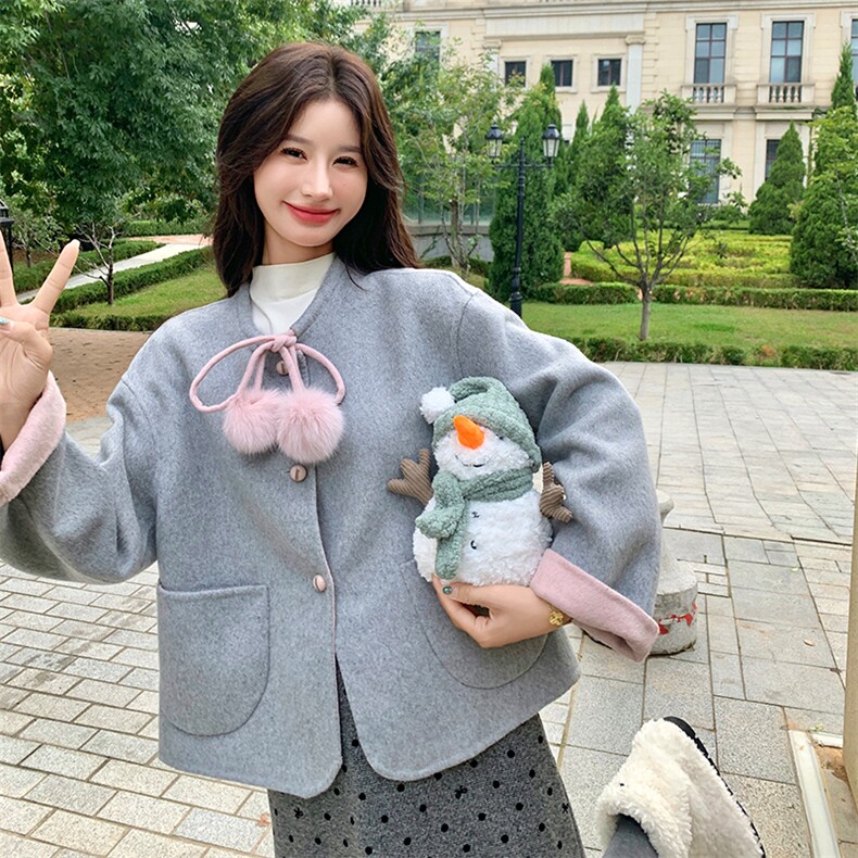 轻熟风毛呢外套女2025冬季短款圆领双排扣毛球装饰气质韩式风上衣,女装短外套,2C108