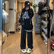 黑色