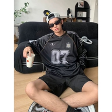 黑色
