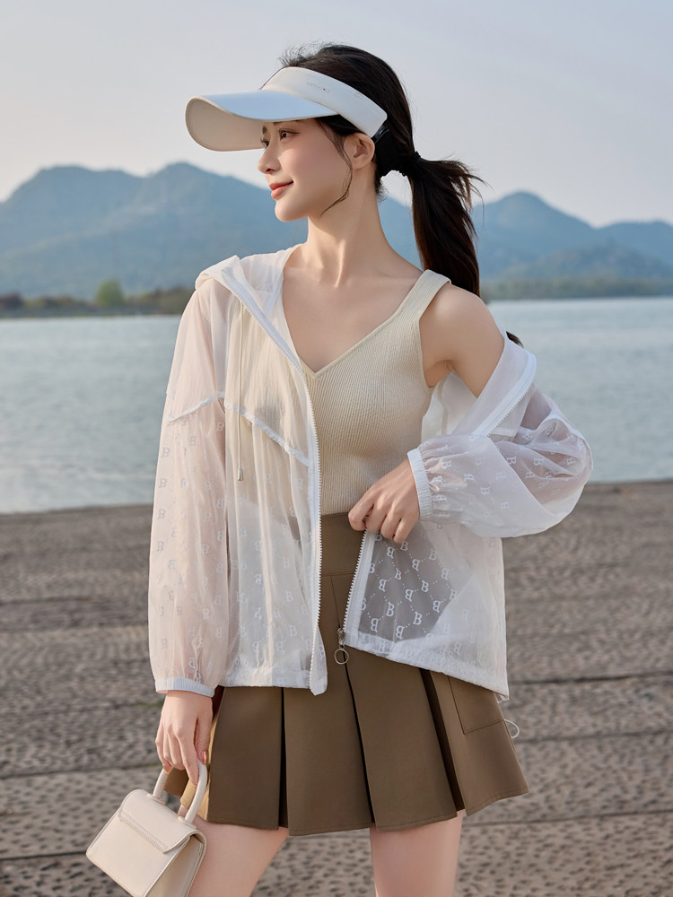 浅卡其色轻薄防晒衣女短款2025夏季新款连帽宽松户外透气长袖外套,女装防晒衣,悦祺