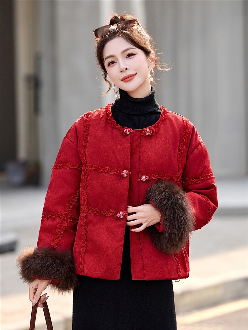 现货、现货、人丝2025年冬季新中式羽绒保暖真狐狸毛短款羽绒服,女装羽绒服,艾仟回(原伊仟回)