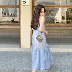蓝色网纱立体花朵挂脖连衣裙女2025夏季新款超仙绝美度假风长裙潮，女装连衣裙，2C266