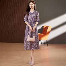 U家时尚v领印花连衣裙女2025夏季新款韩版减龄显瘦碎花长裙子，女装连衣裙，丽影随形