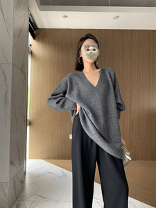 V领羊毛衫女纯色长袖针织打底衫宽松显示慵懒风上衣洋气套头毛衣图片