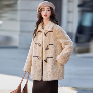 时尚翻领羊羔毛绒外套女2025秋冬新款洋气减龄牛角扣保暖显瘦大衣图片