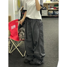 灰色