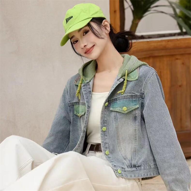 现货2025年春季牛仔外套短款搭配可拆卸针织帽时尚百搭，女装牛仔外套，莜菲儿