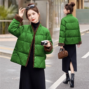 2025年冬季短款羽绒服图片