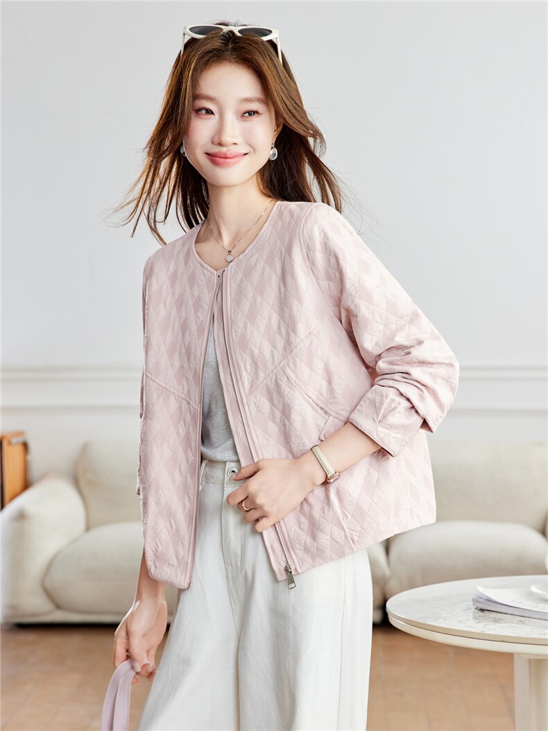 2026年春季宽松圆领菱形格轻薄刺绣棒球服短外套上衣,女装短外套,简韵佳