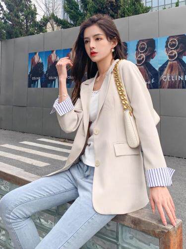 2021春装新款主打韩版时尚西服和休闲卫衣外套图片