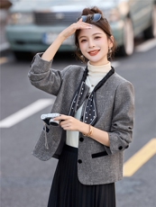 独特漂亮蝴蝶结系带毛呢外套女2025秋冬新款气质百搭显瘦短款上衣，女装短外套，罗腾