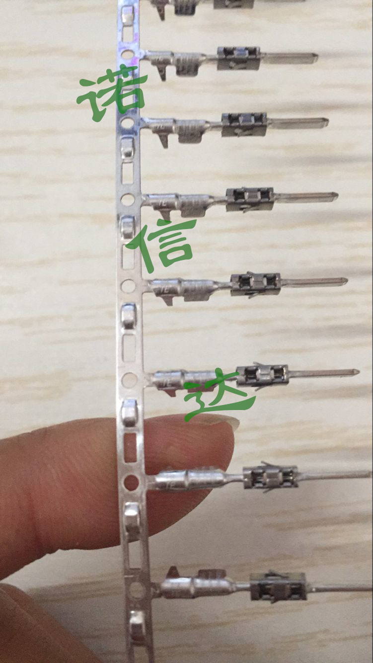 Áp dụng cho đầu nối xe hơi của Audi Audi Tái trang bị pin 1,5 pin Đơn vị nhập khẩu: - Sửa đổi ô tô găng tay vệ sinh ô tô