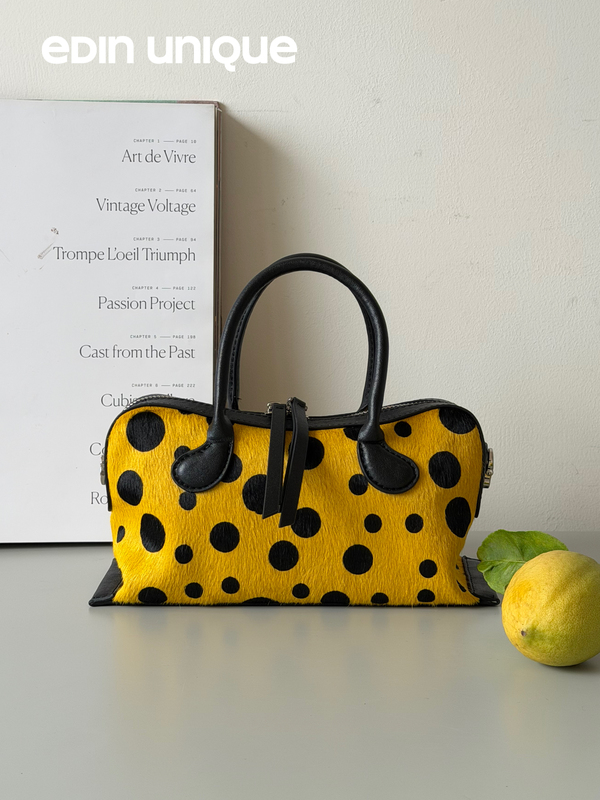 A Unique Designer Horsehair Polka Dot Handbag with High-Quality Texture, Vintage Fashion, and Versatile Style, Can Be Worn as a Shoulder or Crossbody Bag A Unique Designer Horsehair Polka Dot Handbag with High-Quality Texture, Vintage Fashion, and Versatile Style, Can Be Worn as a Shoulder or Crossbody Bag
