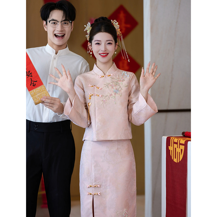 New Chinese-Style Pink Suit for Petite Women, 2026 New Model, Suitable for Toasting at Weddings, Everyday Wear, and Engagement Dresses New Chinese-Style Pink Suit for Petite Women, 2026 New Model, Suitable for Toasting at Weddings, Everyday Wear, and Engagement Dresses