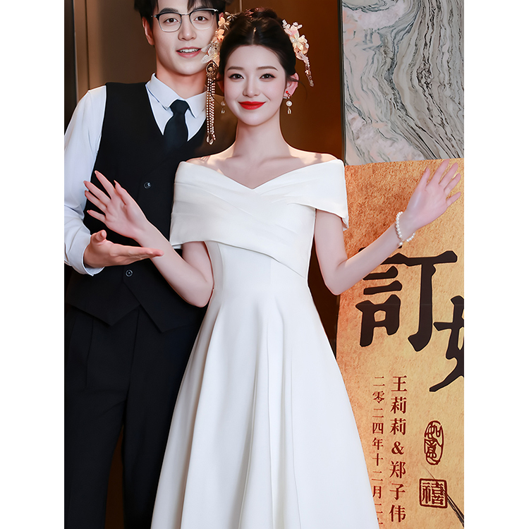 White Off-The-Shoulder Dress for Women, Elegant and Stunning, Suitable for Marriage Registration, Engagement, and Everyday Wear, Light Wedding Dress