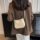Весенне-летняя белая высококачественная сумка sense of work sundries mini bucket bag, женская новинка 2026 года, сумка-мессенджер для мобильного телефона mini 3