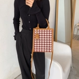 Ретро вместительная и большая летняя сумка на одно плечо