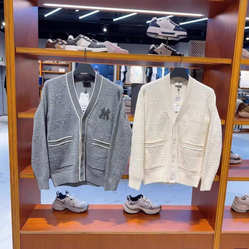 2026 Autumn New Unisex Fashion Versatile Embossed Pattern Knitted Cardigan Couple Knitted Jacket 2026 Autumn New Unisex Fashion Versatile Embossed Pattern Knitted Cardigan Couple Knitted Jacket