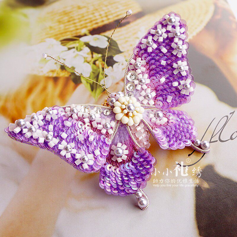 Embroidered brooch brooch material bag Non-finished sequin embroidered with embroidered crochet hand diy hair adorned with a small white albino