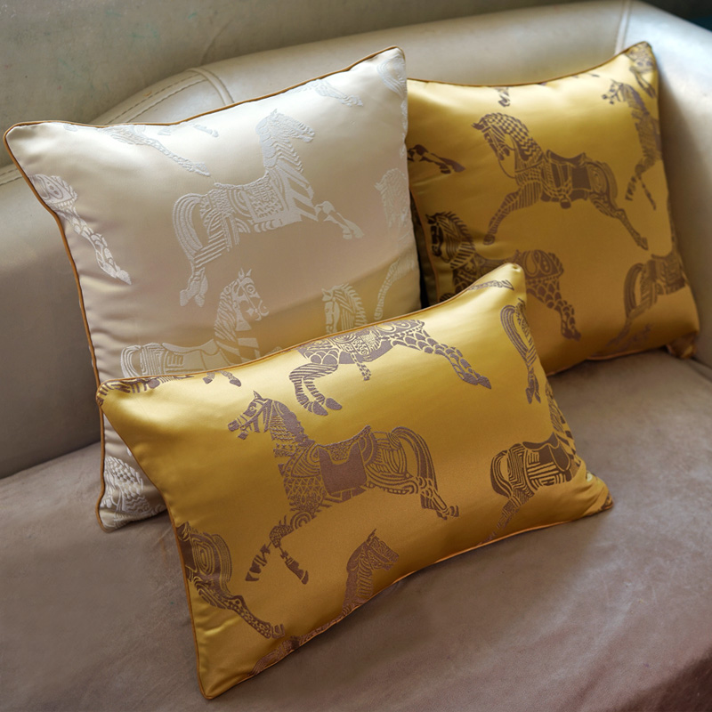 Bán trước ánh sáng sang trọng màu vàng ngựa sofa đệm gối mô hình gối giường gối tựa lưng lớn tay áo gối Gối hình thú cho bé