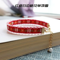 Красное дно и белый край апельсиновый цветок отдельный круг