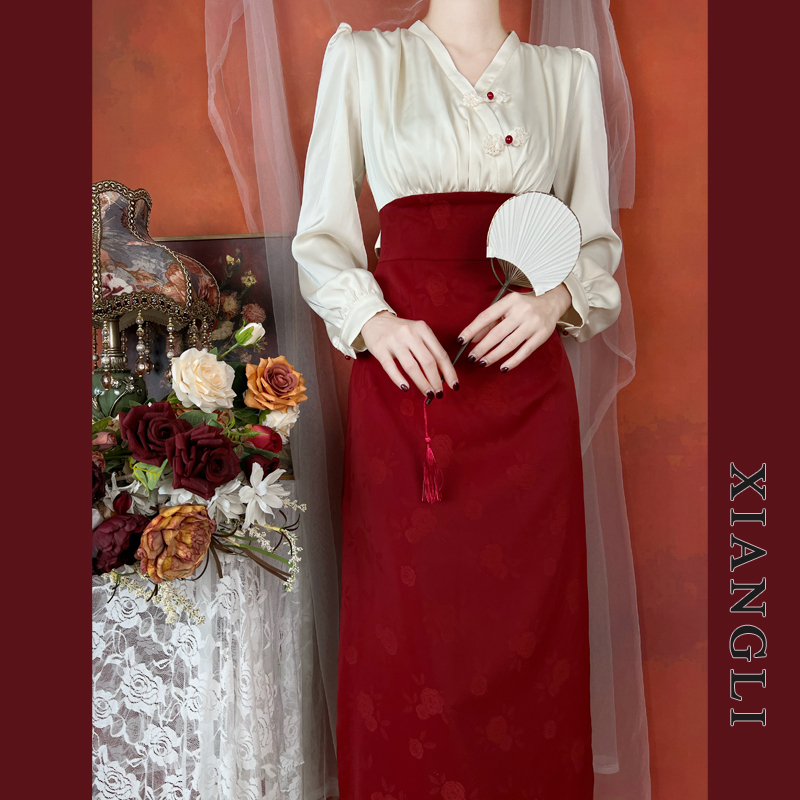 Retro Improved Version of Cheongsam in Autumn with Patchwork Waist-Cinching Design, New Chinese Style Hanfu Elegant Red Dress for Engagement and Toasting
