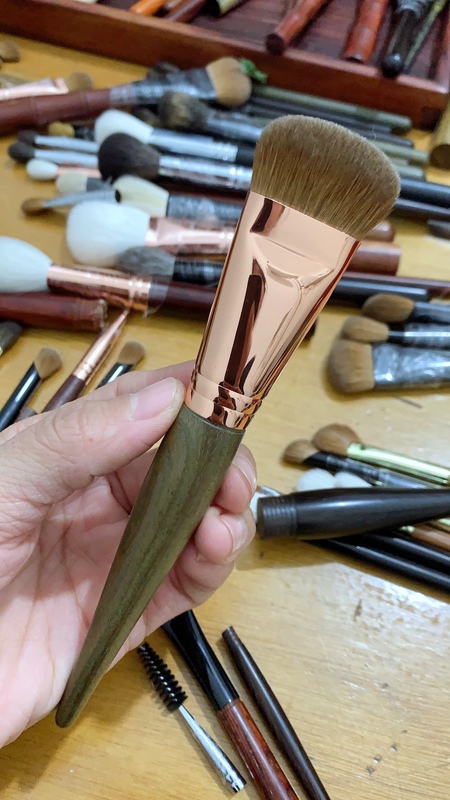 Muzilan Rose Detail Large Thickened Version Butter Knife Facial Foundation Brush Cream Body Liquid Brush