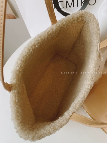 Зимняя ретро сумка на одно плечо