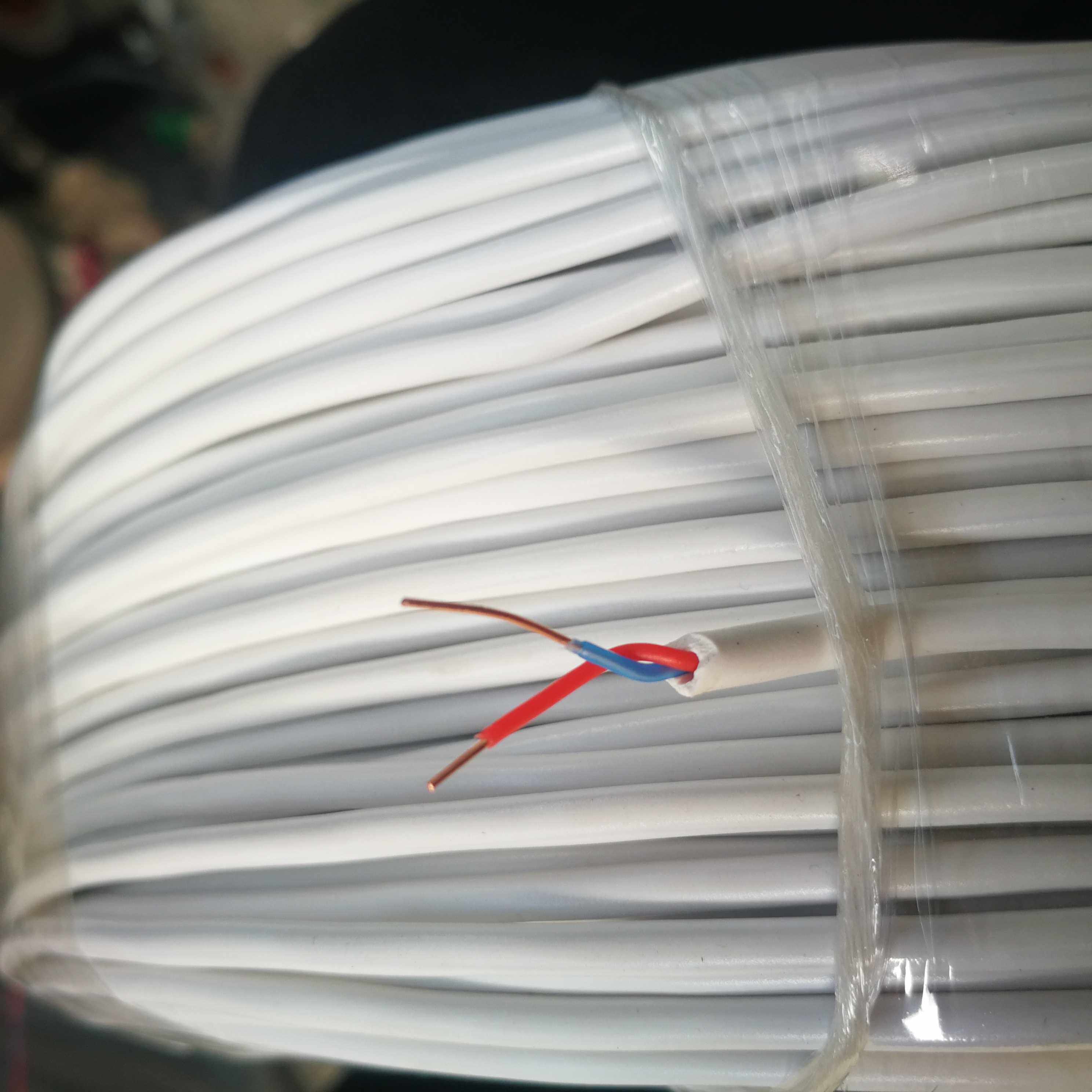 Indoor two-core double-twisted telephone wire brass wire 2 * 0 white 5-ageing flame retardant insulation broadband into the family line