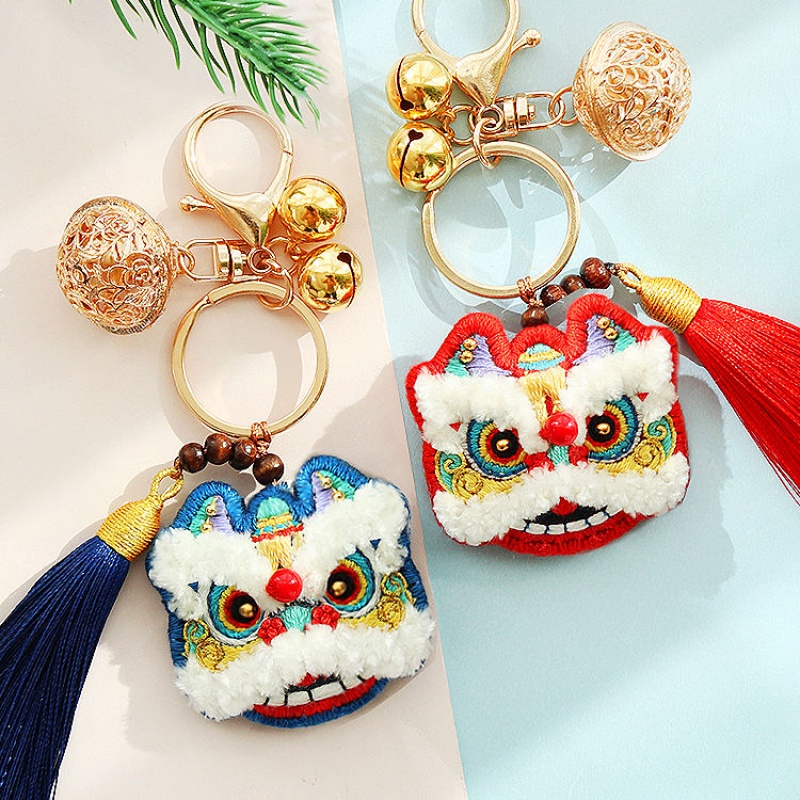 Hand embroidery diy Zodiac lion keychain material package Ox birthday gift to send boyfriend couple small pendant