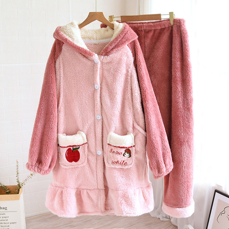 Winter months Sub-served winter postpartum autumn December Autumn Winter Pregnant pregnant woman Sleeping winter Flannel Flannel Breastfeeding Thickened